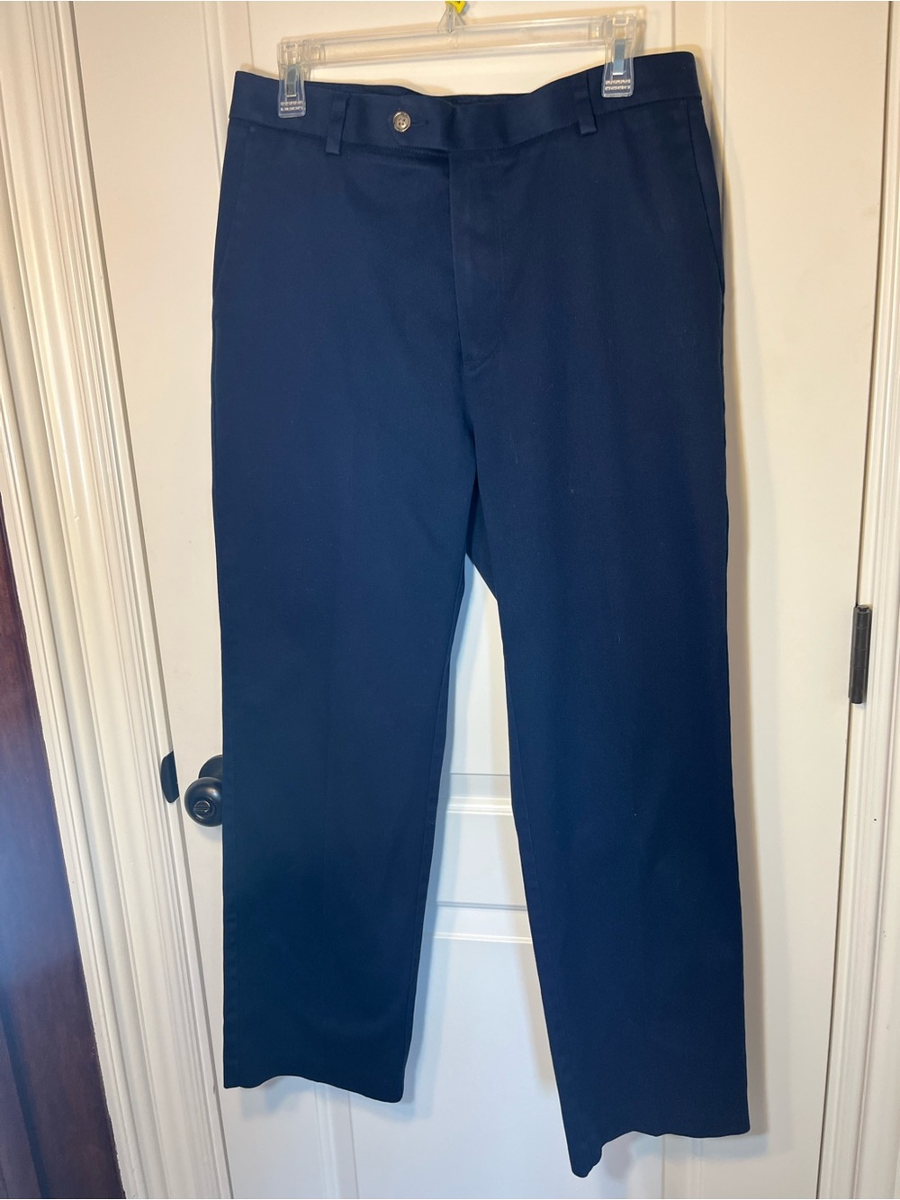 Roundtree and Yorke Men’s Travel Smart Navy pants.
